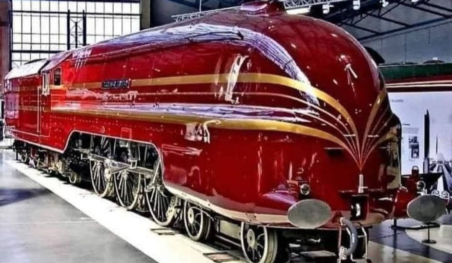 The Duchess of Hamilton is a one-of-a-kind streamlined locomotive built in England (1937)