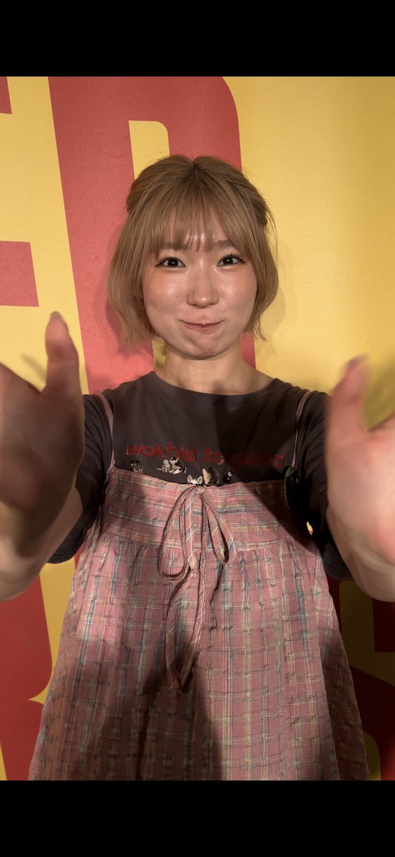 aaawaakoo's tweet photo. 初めてのFCイベント！
ライブ中はみんなとたくさん目が合った気がして嬉しかった🥺
1度しか会った事ないのに、ハナエちゃんがツイートの内容を覚えててくれて、びっくり！テンパってしまって、全然違う返しをしてしまった💦

BiSHの��うに、今は豆柴がわたしの支えになっています！

#豆柴の大群 https://t.co/FmpvlwKtkF