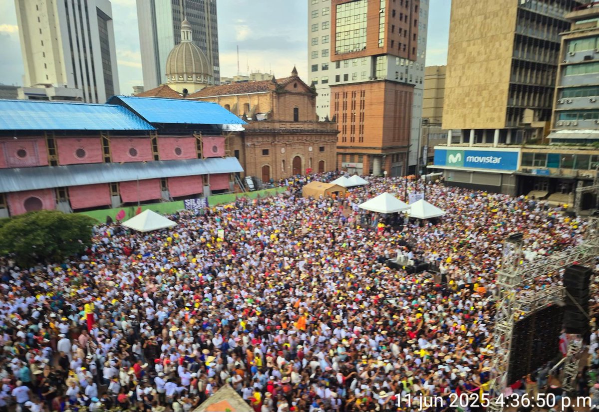 ¿Agotar todos los recursos legales para hacer una reforma laboral, en el tercer país más desigual de todo el planeta es dictadura?
¡NO!
RT #LaConsultaEsDemocracia
La consulta es justicia
