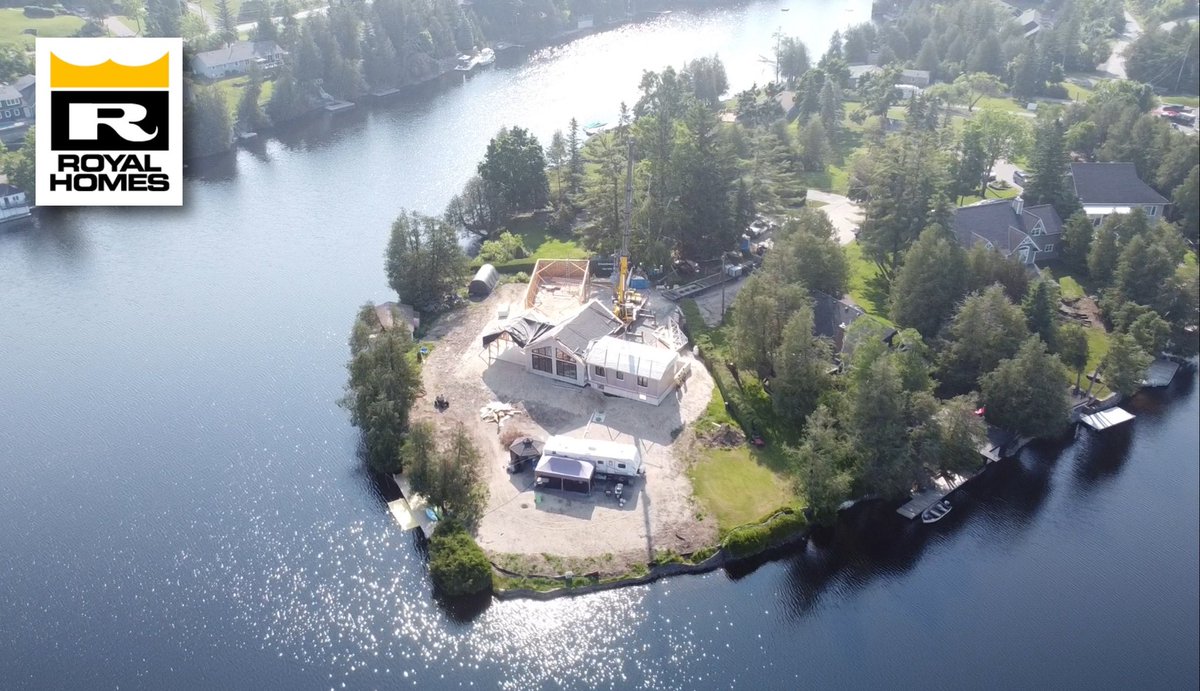 RoyalHomesCan's tweet image. The front module is placed gently on a new foundation — snug against a thousand square-foot great room built on site!
This spectacular family home on the water has 2 modules to go!

#custombuilder #prefab #since1971 #fenelonfalls

🏡🚛 royalhomes.com/locations/

1-800-265-3083
