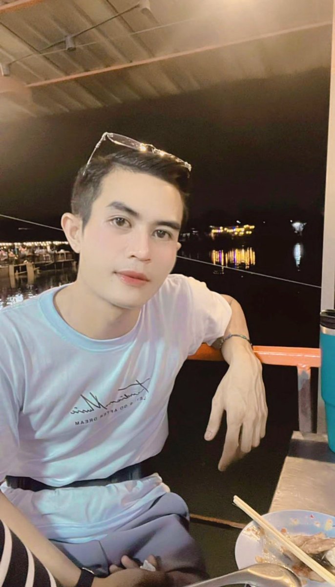 Queen24991's tweet photo. สุดหล่อที่เธอเลี้ยว..คงไม่เฟี้ยวเท่าเราหรอก🏕️🥳🏕️ https://t.co/enMyeqCyU8