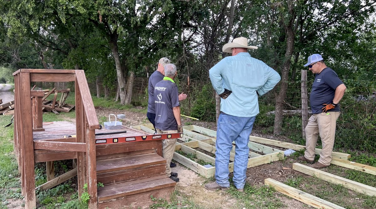 What an incredible turnout for our very first volunteer event at The Saddle Light Center! 🐎 We were honored to support their mission of providing equine therapy for children and adults with disabilities. Huge thanks to everyone who showed up! 💚✨ #Volunteering #EquineTherapy
