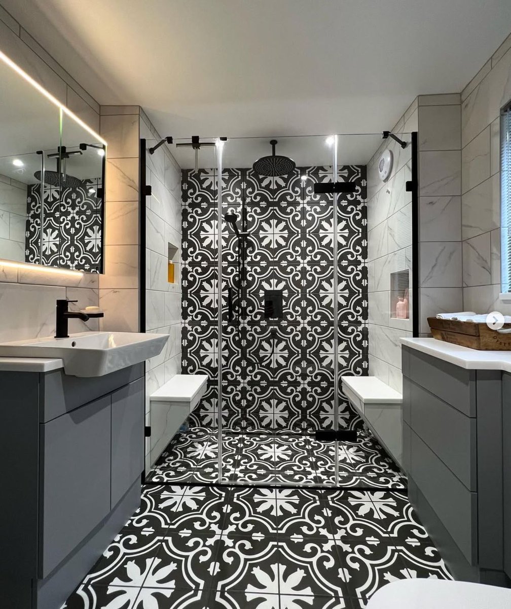 Day 4 is BOLD Statement Designs🖌️

Neutral, understated spaces and embracing oversized patterns, like intricate mosaics and striking textures, are becoming the main feature of a room rather than background decor. This trend adds a touch of luxury and personality to your bathroom.