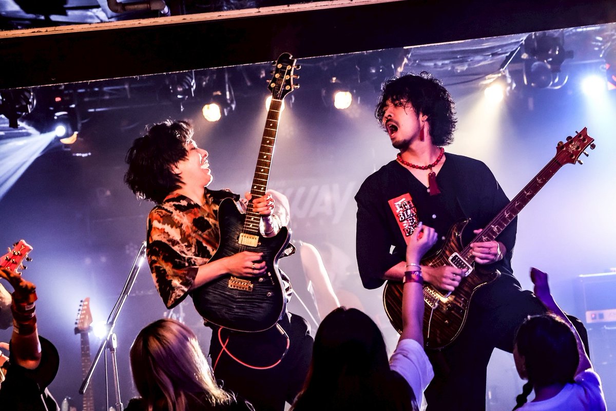 qlaria_official's tweet photo. 【THANK YOU 渋谷Milkyway!!】

本日は『熱烈峻厳Vol.6』
初のMilkywayありがとうございました🔥

setlist
1. QUINTET
2. EPIC
3. BLAZING SOUL
4. 求道
5. 修羅道
6. VerseUs
7. ZONE X

NEXT LIVE ▷ 6/25(水)渋谷FOWS!!
BACKDAVリリパ🎊
🎫予約こちら！
https://t.co/o74ZdiOA31

📸 @hasechan08 https://t.co/uM7fTKEx13