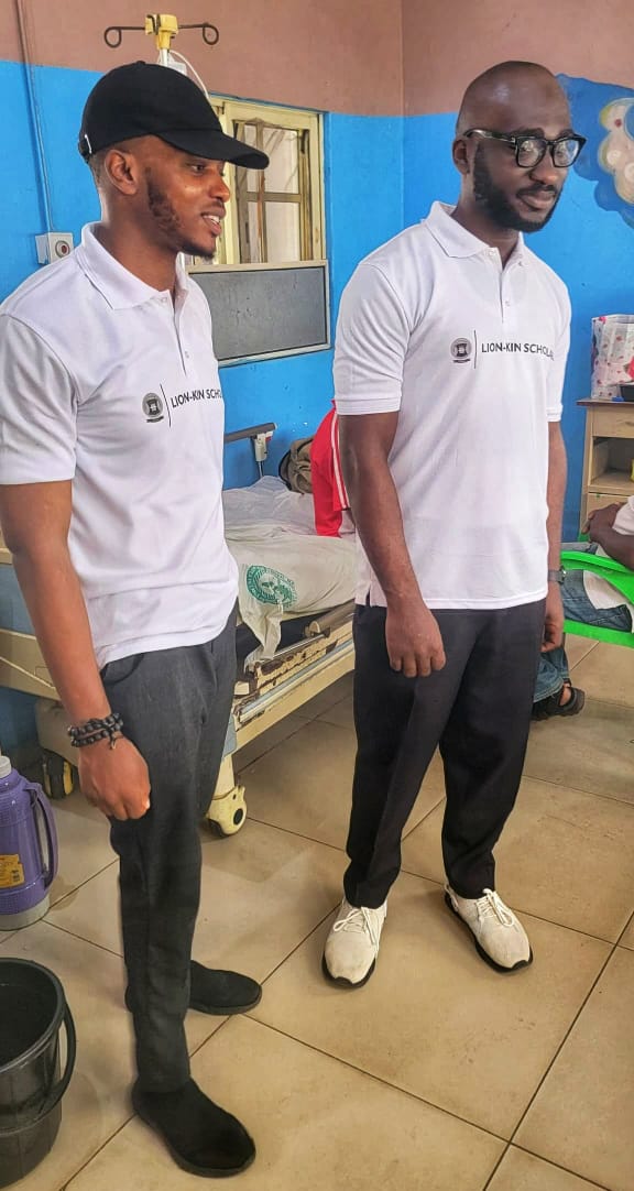 LionKinScholars's tweet photo. Many children die in Nigeria due to an inability to afford basic medical care equipment.
Under "Operation Aid the Nigerian Child", we donated medical supplies to FTH Owerri’s Emergency Paediatric Unit to aid the care of indigent children. 
#AidtheNigerianChild https://t.co/69QeT8nr7j