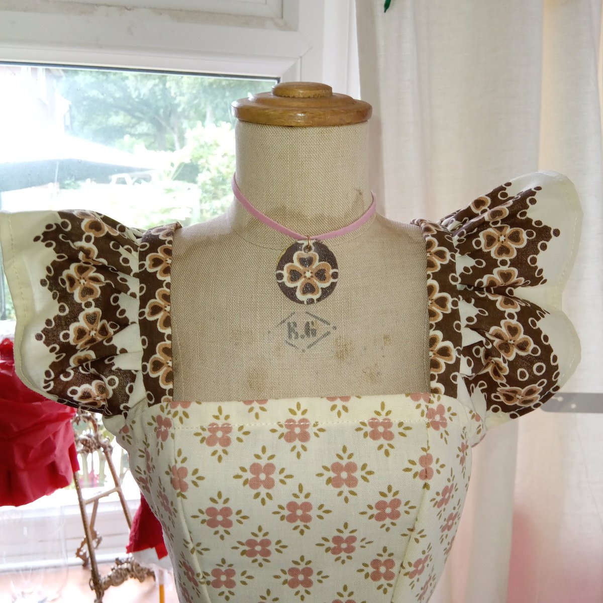 SilentTheatre1's tweet image. I have done way too much unpicking and even more swearing, but the dress for my half size mannequin is mostly complete, I even made a matching necklace . #creative #patterndrafting #bustegirard #halfsizemannequin #sewing
instagram.com/p/DKhRlbIIaW2/…