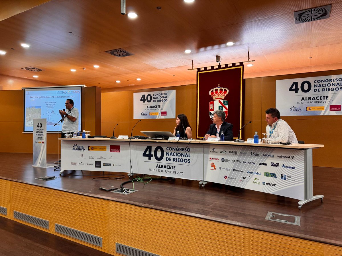 aeryd_es's tweet photo. 💧Reanudamos, tras la comida, con la mesa redonda “Drones en la agricultura, ¿una tecnología madura?”.

▶️Modera: Rocío Ballesteros. @uclm_es

🗣️Ponentes:
⏺️José A. Jiménez. @CSIC 
⏺️Leopoldo Hernández. Rm Drones
⏺️Luis M. Méndez. Agricultor

#CongresoRiegos #aeryd #regadío https://t.co/fACllAXWPZ