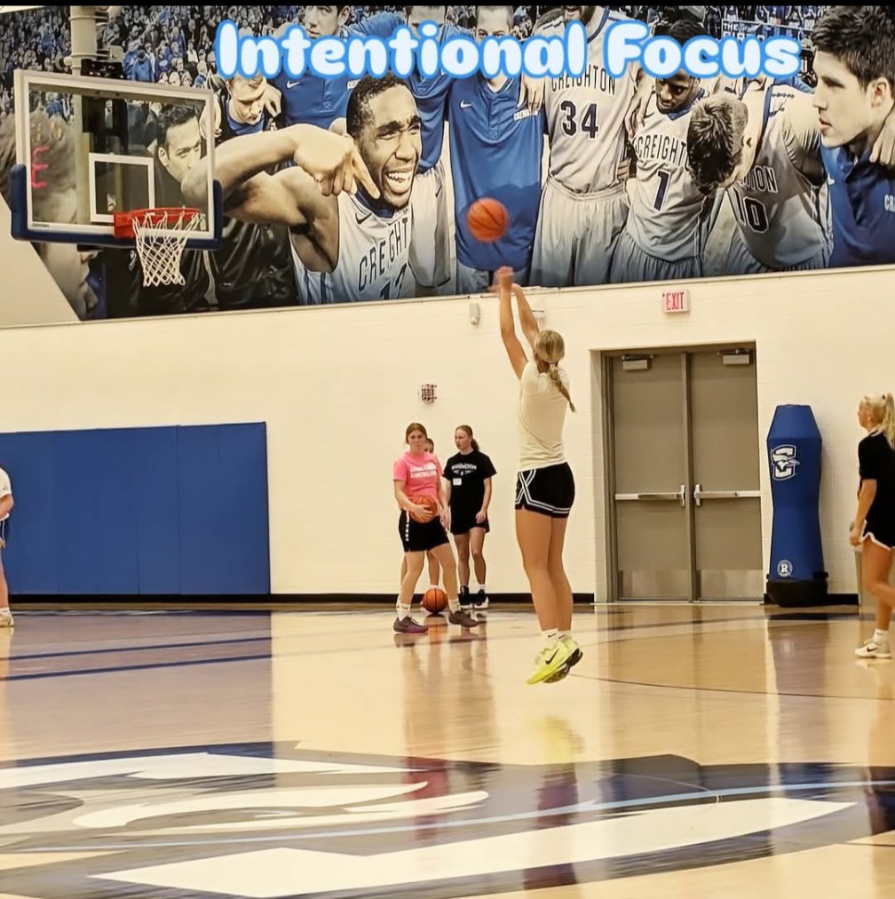 crva51's tweet image. ✅ Creighton camp!
What a great Camp!
Braylee attended her dream school camp!! Keep working!!
@BrayleeVasa
@CreightonWBB
@MissouriPhenom
@nebraskaphenom