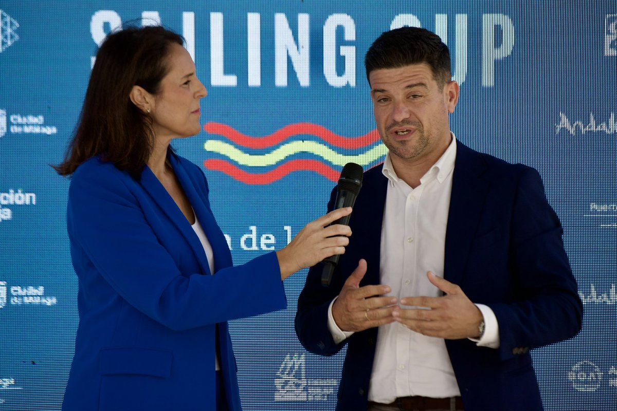 apdeportivosmlg's tweet photo. ¡La #APDM está presente en la Málaga Sailing Cup!
Hoy nuestra vicepresidenta Isa Sánchez (@isajoma14) ha sido la encargada de dirigir la presentación de #LaRegatadelaCostadelSol.
¡Magnífica dirección del evento! https://t.co/3rk2k97vON
