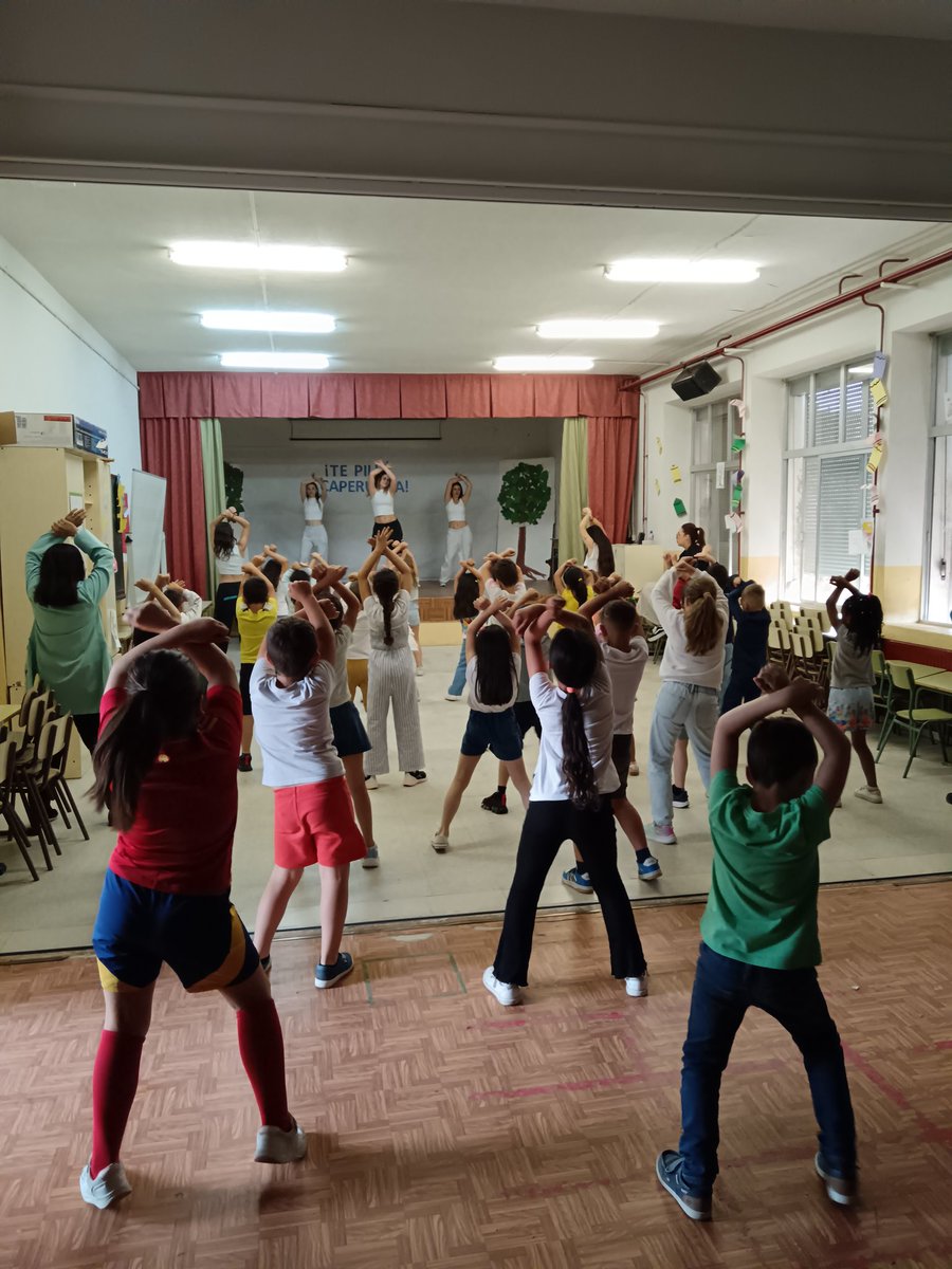 ceipmanuelmore's tweet photo. Seguimos con mucho arte en el cole. Hoy ha tocado expresión corporal y baile con un grupo de excelentes bailarinas que se han desplazado, desinteresadamente, desde Salamanca para enseñarnos a bailar. Hemos trabajado la disciplina de baile moderno. Y todo con ¡mucho arte! https://t.co/Bpc9tic6Fb