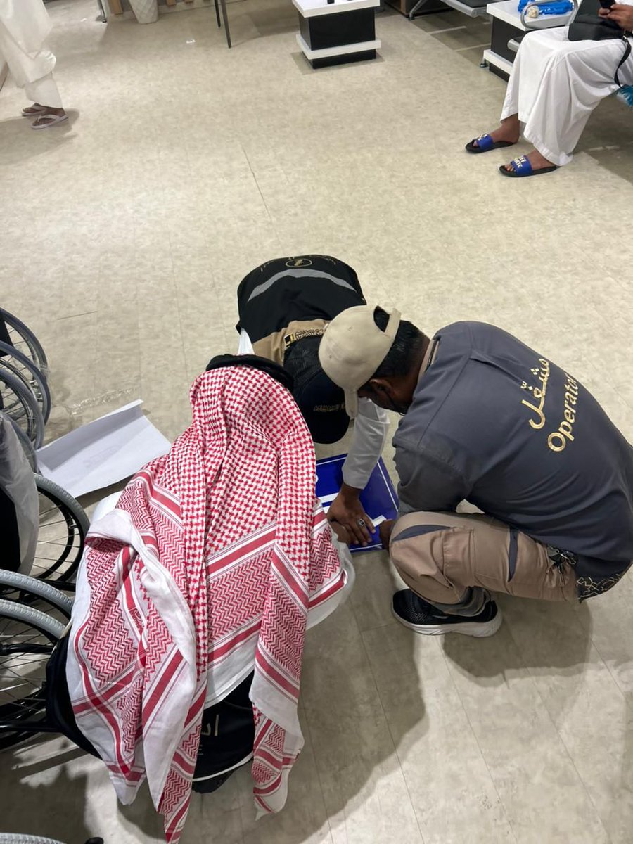 STSnews_net's tweet photo. خدمات مراكز العناية بضيوف الحرمين المجانية افادت اكثر من 14000 شخص خلال حج 1446

• تم تفعيل مركز العناية بالضيوف لتقديم حزمة خدمات في موقع واحد.

• للتيسير على كافة الضيوف والزوار القاصدين من الداخل والخارج.

 • الخدمات الجديدة المتنوعة مثل خدمة ذوي الأولوية والتي تشمل كبار السن وذوي الاحتياجات الخاصة لتلبية احتياجاتهم.

• من خدمات العربات للطواف والسعي معلناً عن تمام الخدمة لهم مجانا من بداية الرحلة لختامها.
،