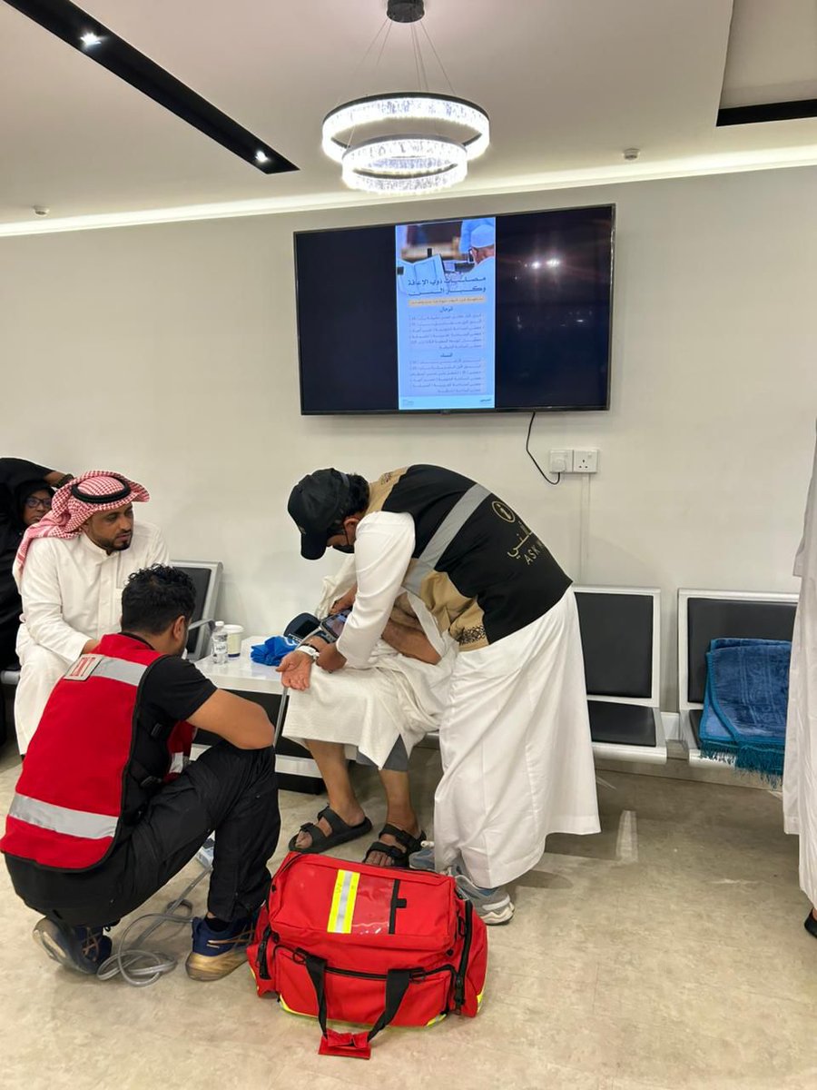 STSnews_net's tweet photo. خدمات مراكز العناية بضيوف الحرمين المجانية افادت اكثر من 14000 شخص خلال حج 1446

• تم تفعيل مركز العناية بالضيوف لتقديم حزمة خدمات في موقع واحد.

• للتيسير على كافة الضيوف والزوار القاصدين من الداخل والخارج.

 • الخدمات الجديدة المتنوعة مثل خدمة ذوي الأولوية والتي تشمل كبار السن وذوي الاحتياجات الخاصة لتلبية احتياجاتهم.

• من خدمات العربات للطواف والسعي معلناً عن تمام الخدمة لهم مجانا من بداية الرحلة لختامها.
،