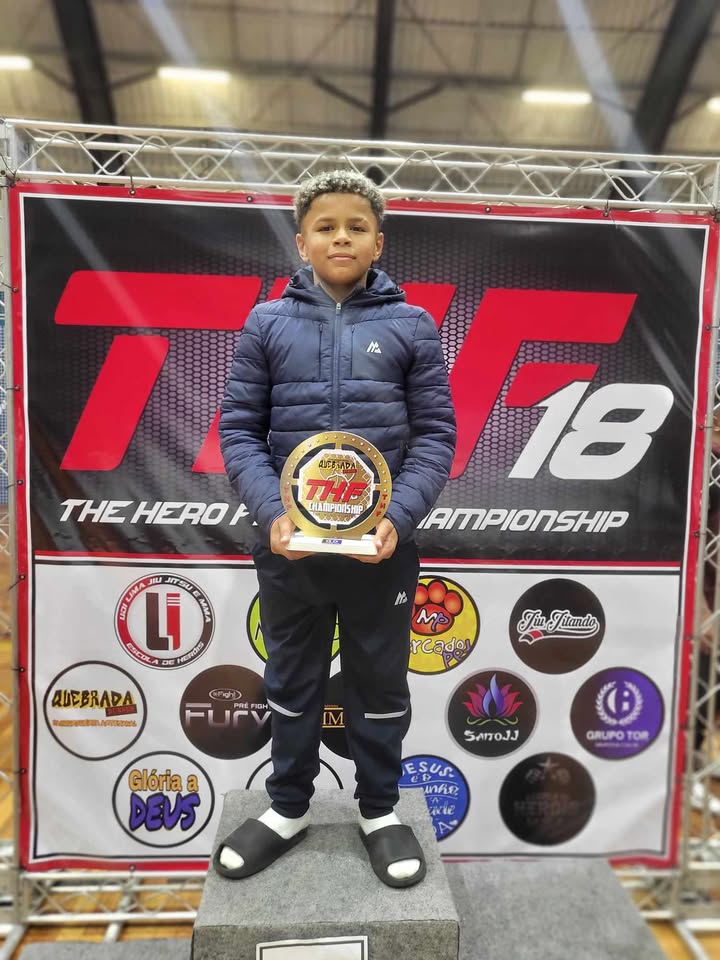 Out of school achievement:
Huge congratulations to year 8 Blaize T who participated in a JiuJitsu super fight in Brazil at the 'THF 18' over the weekend.  Blaize won in 53 seconds! making waves in Brazil.  Well done Blaize, we are all very proud of you.