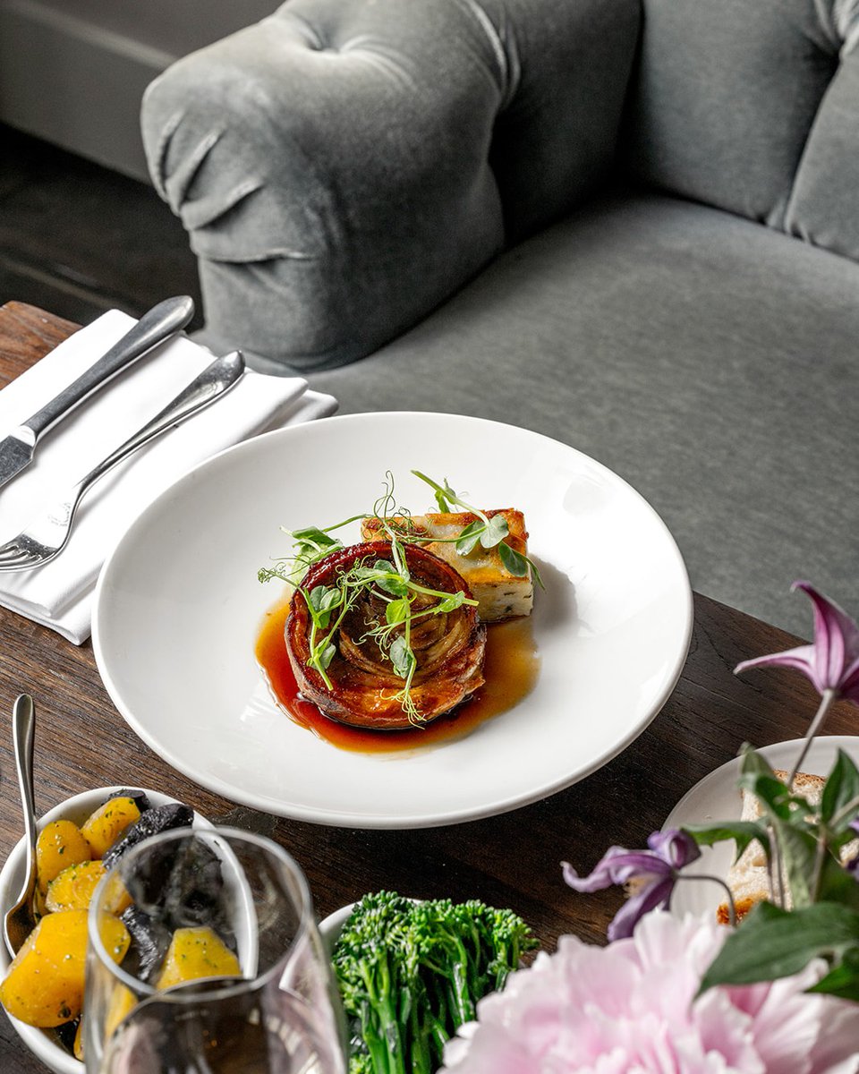 Don’t miss our new River View menu! Enjoy 2 courses for £29.50 or 3 for £35, including chilled pea and coconut soup, potted trout, or smoked ham hock and parsley terrine, ahead of kofta, sea bream, or slow-cooked lamb belly.

#summerseason #seasonalfood #londonrestaurant #setmenu