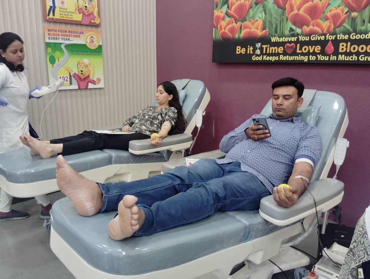 Thank you Ahmedabad for coming in record numbers for humanity and standing together in these testing times. We collected 500+ units 🙏

And special thanks to Indian Red Cross for facilitating this huge turnout and serving humanity in this crisis. #TogetherWeCanDoMore