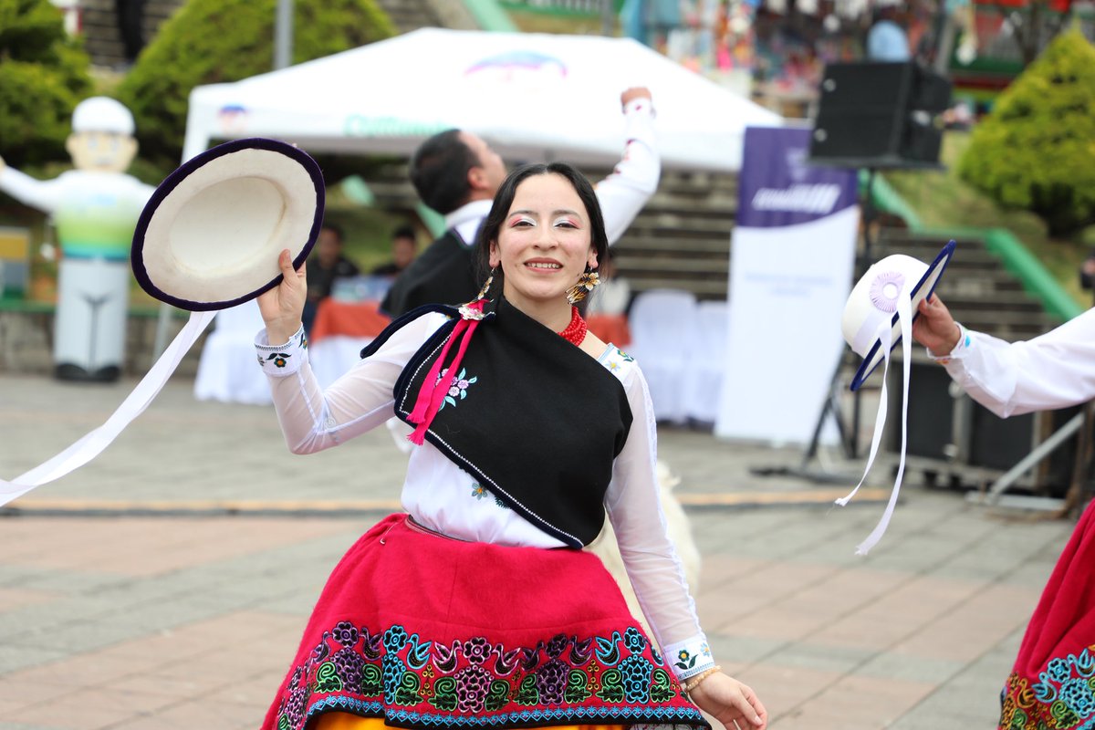 Produccion_Z6's tweet photo. En Cojitambo, el Sara Raymi no es solo una fiesta: es un homenaje a la Pachamama 🌱 y al ciclo sagrado del maíz. Acompáñanos en esta celebración👇
📅 Viernes 13 de junio – 13H00 📍 Complejo Arqueológico Cojitambo
▫️Una experiencia que no olvidarás. https://t.co/WvGAOzH9RI