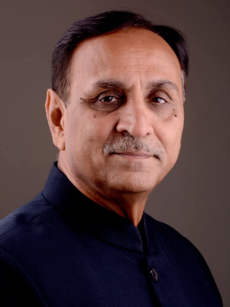गुज़रात के पूर्व मुख्यमंत्री रहे श्री #विजय_रुपाणी जी का #अहमदाबाद प्लेन क्रैश में देहावसान के दुखद समाचार प्राप्त हुए।

दिवंगत आत्मा के मोक्ष एवं परिवारजनों के प्रति अपनी गहरी संवेदना व्यक्त करता हूँ।

श्री #विजय_रुपाणी जी का निधन भाजपा परिवार सहित देश के लिए अपूर्णीय क्षति हैं।