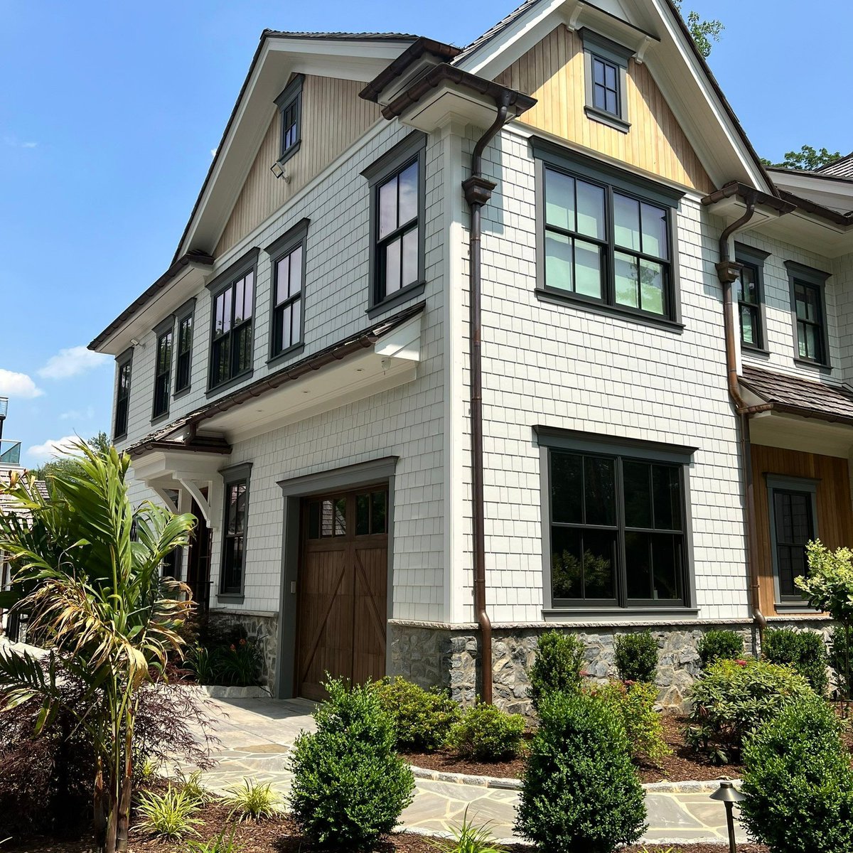 JamesHardie's tweet image. Looking for a timeless, coastal-inspired look that truly stands out? This beautiful home featuring Hardie® Shingle by @novalis.roofing delivers just that.
#HomeDesign #ExteriorDesign #JamesHardie