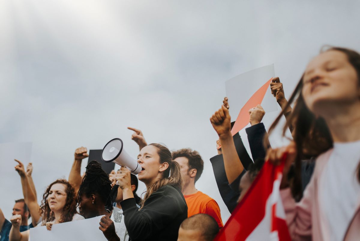 Het zorgverzekeringsstelsel knelt: falende zorgbemiddeling, omzetplafonds en financiële prikkels belemmeren de toegang tot geestelijke gezondheidszorg. MIND vraagt de Kamer: haal cruciale ggz uit de marktwerking en maak ggz écht toegankelijk.
mindplatform.nl/nieuws/oproep-…