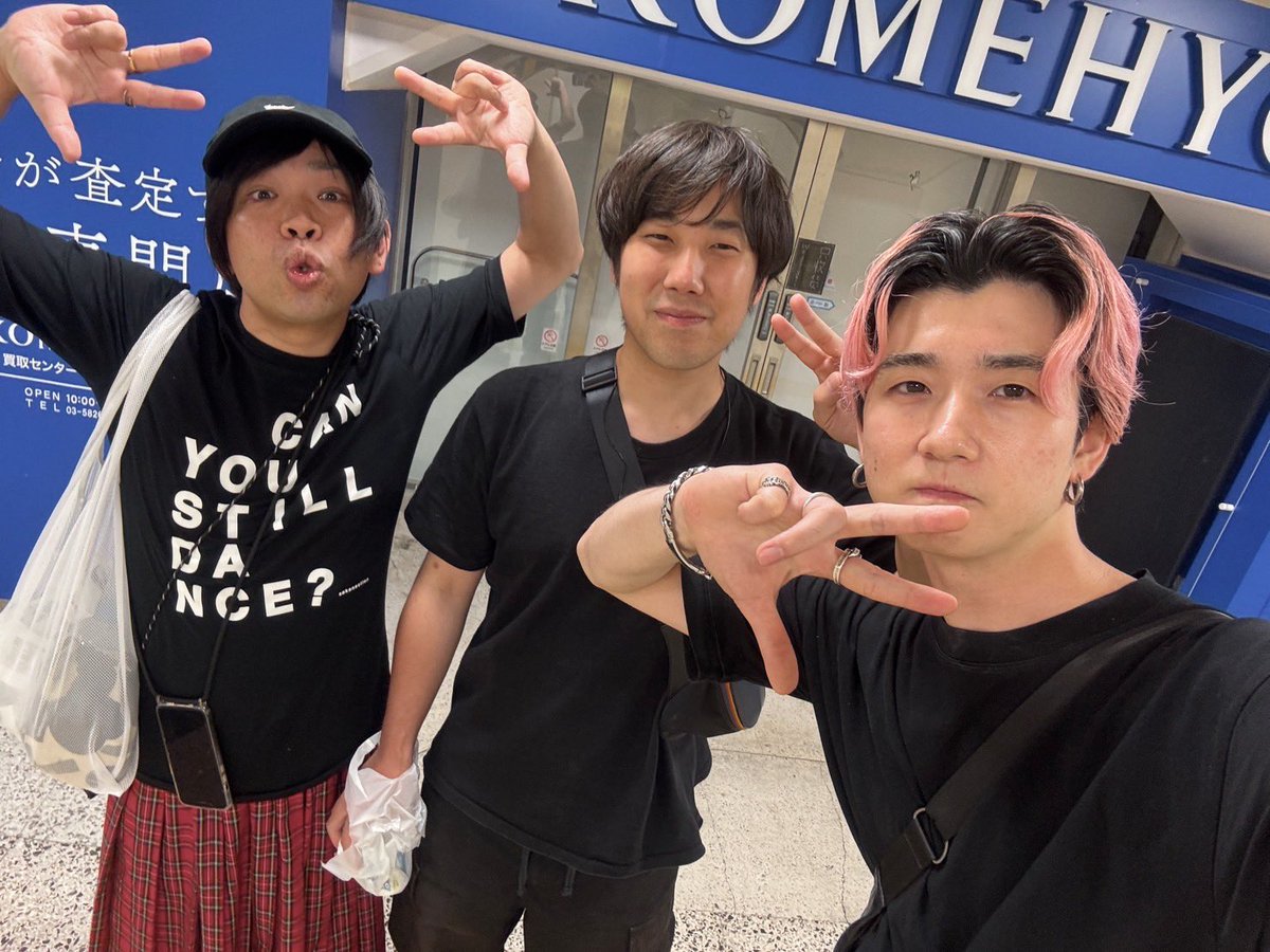 今日はいつもの3人で「ミュージカルヘタリア〜A tender world〜」観劇させていただきました！
毎回新しい舞台表現に感動＆いち表現者として鼓舞させられます！北欧ファイブの皆さん素敵だった…！！！
#ヘタミュ