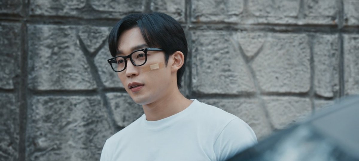 daheeverse's tweet photo. it's too early to apprehend min juyeong but yoon dongju's going to give him a hard time always lmfao

#GOODBOY #GOODBOYEp4 https://t.co/P3npQs4LqD