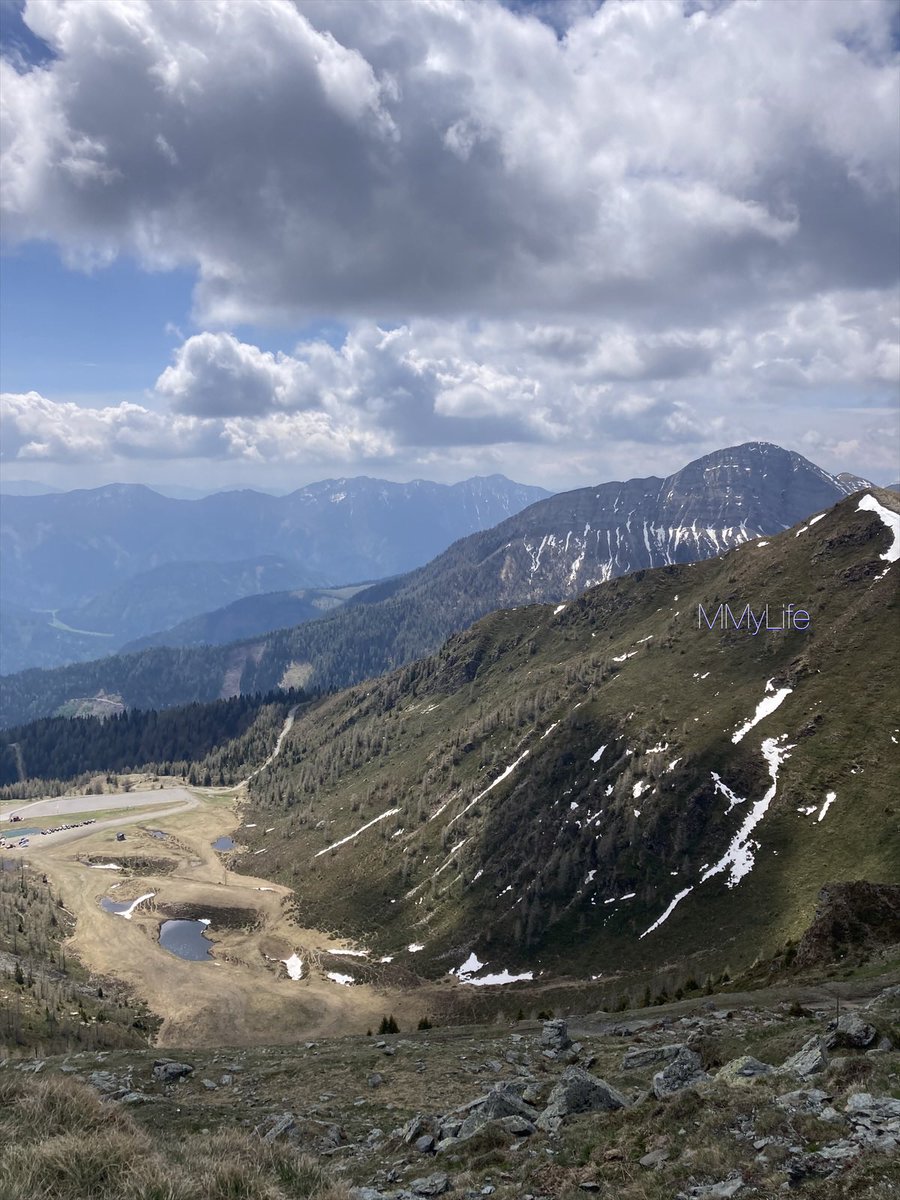 ManuelaMravlak's tweet photo. With you on cloud nine…🤍
#NaturePhotography #Austria 🇦🇹
#MountainLover #Mountains #Goldeck⛰️
#ThursdayFeeling #ThursdayBlue 💙
@StormHour @ThePhotoHour ☁️ https://t.co/c0rn9rLl9O
