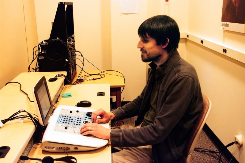 Struggling to distinguish a single voice in a crowded restaurant, a busy office or even a family gathering?  

SHS Assoc. Prof. Ian Mertes is investigating the brain’s role in processing sound, especially in noisy environments 🔗  go.illinois.edu/hearinginnoise