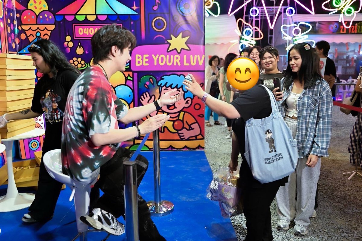 ทุกอย่างดีหมด ยกเว้นสภาพหน้าฉัน 5555 ขอบคุณที่ยิ้มหวานให้นะลูก ไม่ตกใจหน้าแม่ใช่มั้ย แม่ยังตกใจหน้าตัวเองเลย 5555555