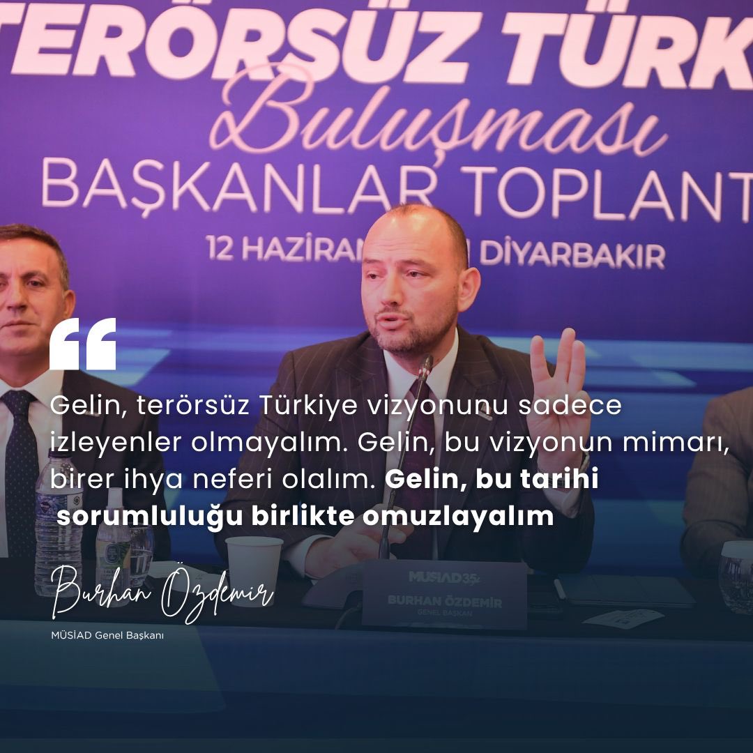 BurhanOzdemirTR's tweet photo. Artık bekleme değil, şaha kalkma vaktidir!
Teröre harcanan devasa kaynakları, kalkınma için taarruza çevirme vakti gelmiştir.

Biz bu tabloya bir kayıp olarak değil; doldurulmayı bekleyen devasa bir potansiyel, uyandırılmayı bekleyen bir cevher olarak bakıyoruz.

Bugün Diyarbakır’da gerçekleştirdiğimiz MÜSİAD Terörsüz Türkiye Buluşması Başkanlar Toplantısı da bu inancın en somut adımıdır. Yurt içindeki 84 Şube ve Temsilcilik Başkanımızla yaptığımız büyük toplantı sonucunda hızlıca hayata geçireceklerimizi kararlaştırdık.

📍 Ekonomik ve sosyal kalkınma için özel bir çalışma grubu kuruyor,
📍 Bölgedeki Ticaret ve Sanayi Odaları, OSB’ler ve Tarım Kooperatifleriyle iş birliğine gidiyor,
📍 Sanayi, tarım, genç istihdamı ve girişimcilikte sahaya iniyoruz.

Gelin, terörsüz Türkiye vizyonunu sadece izleyenler olmayalım. Gelin, bu vizyonun mimarı, birer ihya neferi olalım. Gelin, bu tarihi sorumluluğu birlikte omuzlayalım.

Çünkü biz inanıyoruz:
Bizim medeniyetimizin mayası sağlamdır.
Bu maya, Sultan Alparslan’ın Anadolu’ya ektiği tohumun, Selahaddin Eyyubi’nin Kudüs’e taşıdığı adaletin, Çanakkale’de omuz omuza şehadete yürüyen ecdadımızın ortak mirasıdır.

Bu süreç bir son değil, şerefli bir yeniden başlangıçtır. MÜSİAD olarak, bu sürecin sivil hayattaki en büyük takipçisi ve destekçisi olmaya devam edeceğiz.