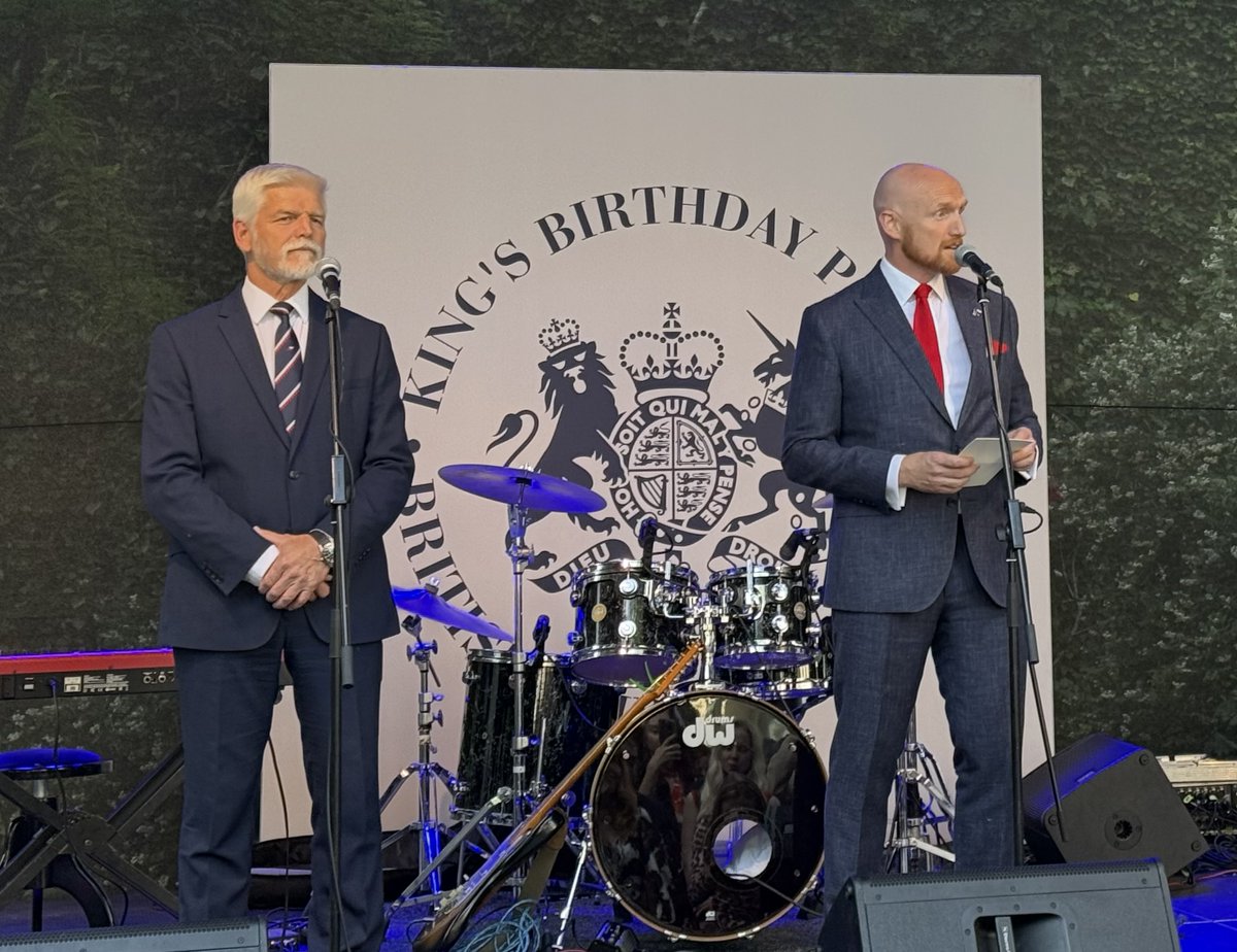 DavidHonys's tweet image. His Majesty, Mr. President, His Excellency, … and the cake. Marvelous 🇬🇧🤝🇨🇿party, it was a honour to celebrate King's Birthday at @UKinCR, Prague. And a great reunion of our #ResearchSecurity group😊.
#ScienceDiplomacy @OtakarFojt @MattFieldUK @Akademie_ved_CR