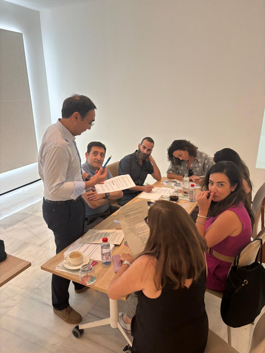 Numerosos compañeros/as de toda Andalucía han acudido a esta actividad organizada por #NefroSAN y coordinada por la Dra. Auxiliadora Mazuecos.
Además, hemos contado con la participación de una pareja de donante-receptor para compartir su experiencia.
+🧵