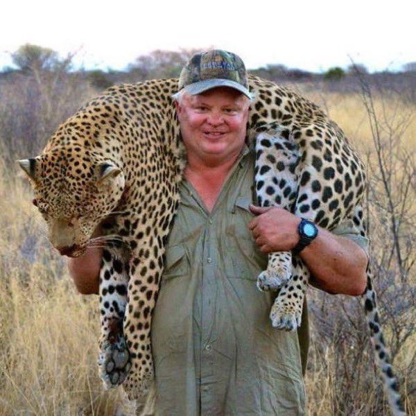 Brad Severs posing with a sickening grin with a #Leopard draped across his shoulders. This is only one of three or four more that he has slaughtered to satisfy his sociopathic needs!

#TrophyHunters put the CON in conservation!

RT if you want a GLOBAL ban on #trophyhunting NOW!
