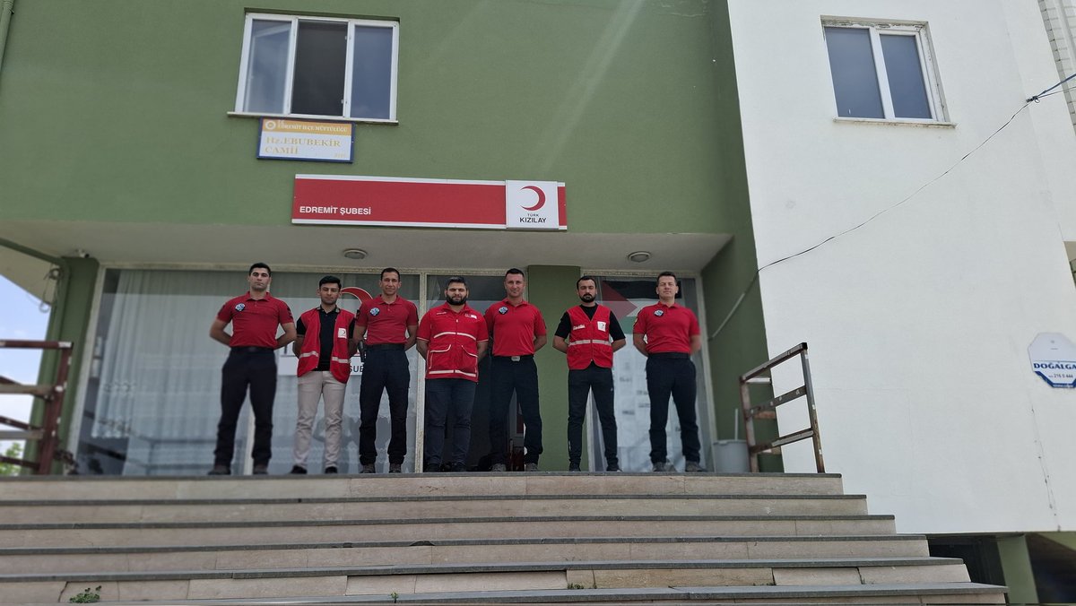 🎉 157. yılımızı kutlamak için JAK (Jandarma Arama Kurtarma) ekibi şubemizi ziyaret etti!

Bu özel günde bizlerle bir araya gelen kıymetli JAK ekibine teşekkür ederiz. Dayanışma ve iş birliği ile daha nice yıllara! ❤️🤍