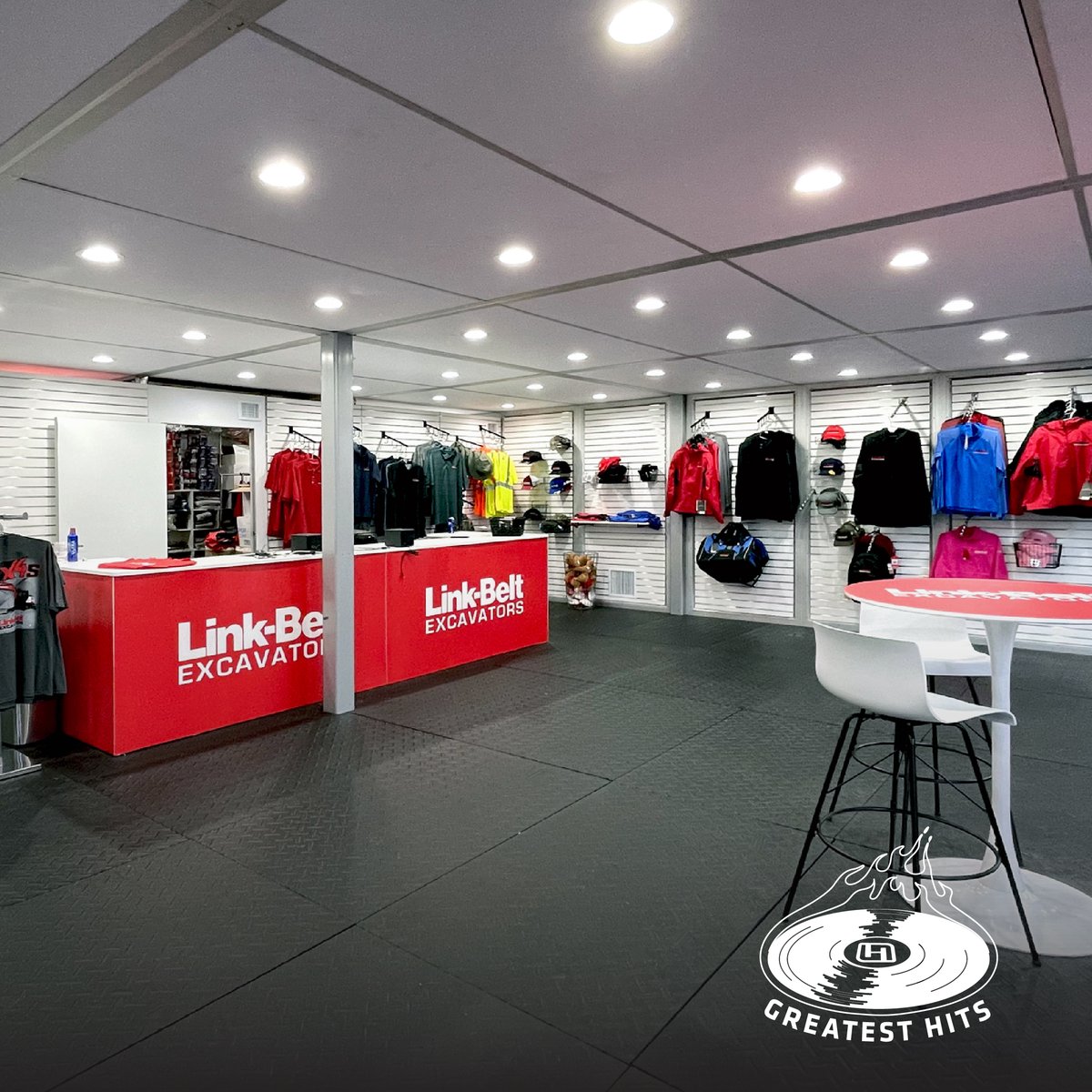 Highmark_Tech's tweet image. At ConEXPO 2023, we partnered with The Freeman Co. to create this 16&apos;x48&apos; two-story EventMAX with retail, hospitality, and conference spaces for Link-Belt Excavators. #HighmarkGreatestHits @conexpoconagg #experientialmarketing #eventmarketing #doubledeck #eventstructures