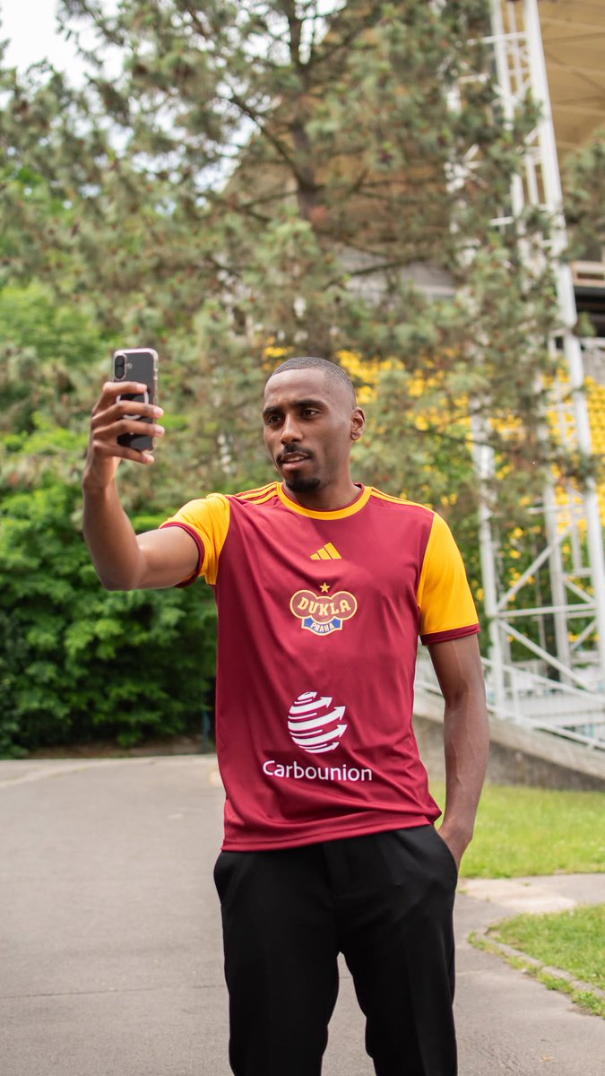 Foot_dafrique's tweet photo. L'attaquant Franco Camerounais Jacques Fokam Sandeu 🇫🇷 🇨🇲 (23 ans) quitte FC Slovan Velvary 🇨🇿 (3eme Division Tchèque) et rejoint FK Dukla Praha 🇨🇿 (Chance Liga - D1 Tchèque). https://t.co/xEfZvMPSDv