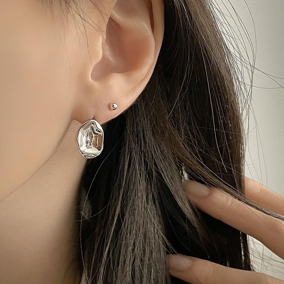 SleekSparkles's tweet photo. It’s back. Sleek. Subtle. Uncomplicated. 
One of our most loved silver rings is available again.
Don’t miss the 20% off → https://t.co/kizyMiilcJ #BackInStock #CustomerFav #EtsySale https://t.co/Wehe6jzCPK