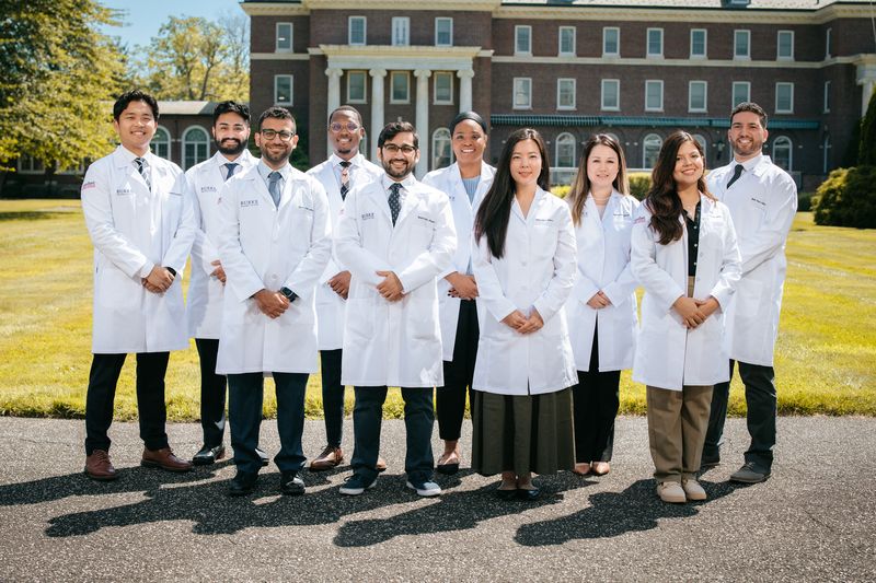 Congratulations to the 2025 graduating class of the Burke Rehabilitation Graduate Medical Education (GME) program! 🎓 This year, our Physical Medicine &amp; Rehabilitation (PM&amp;R) Residents, Brain Injury Medicine and Sports Medicine Fellows have not only excelled in patient care but