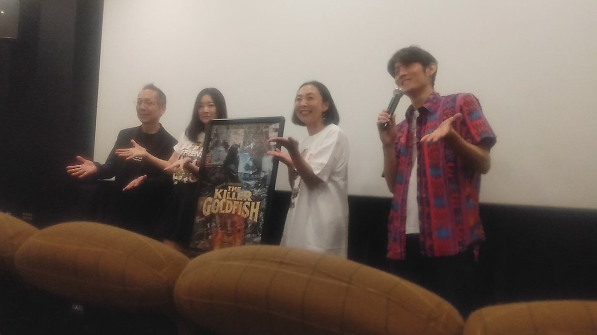 T4Xa0KDWI18066's tweet photo. #THEKILLERGOLDFISH
#KGF
下北沢｢K2｣にて
舞台挨拶からの参加。
池浪玄八様、岡エリカ様、
初参加の高橋美津子様、
髙橋佳成様が登壇。
劇中は厳しい表情の高橋様ですが
すんごく明るい方でした。
池浪様は🙏シーンの撮影話。
髙橋様が岡様の健啖家ぶりを話すと
笑顔で圧をかける岡様。
楽しい！ https://t.co/o3RR2xOj65