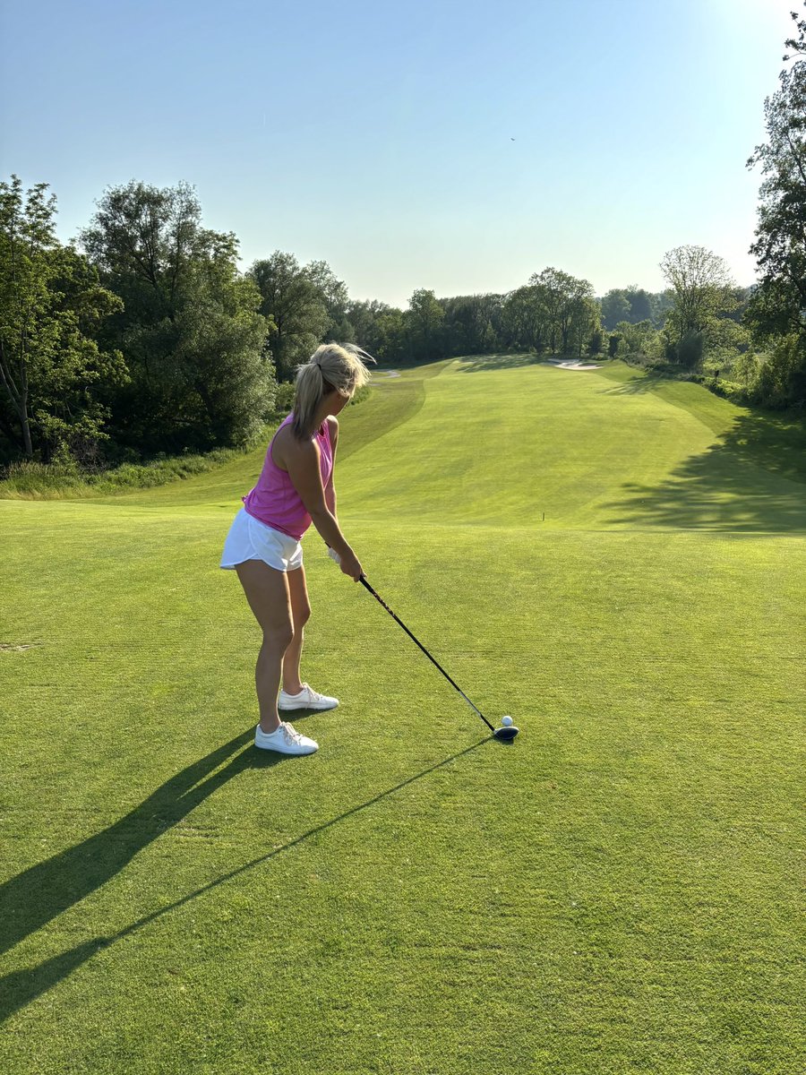 ErinP84's tweet photo. Just found out I’m a golfer 😌. It’s gonna be a good summer! ☀️🏌️‍♀️
@SunningdaleGCC https://t.co/Q9iECox4bE