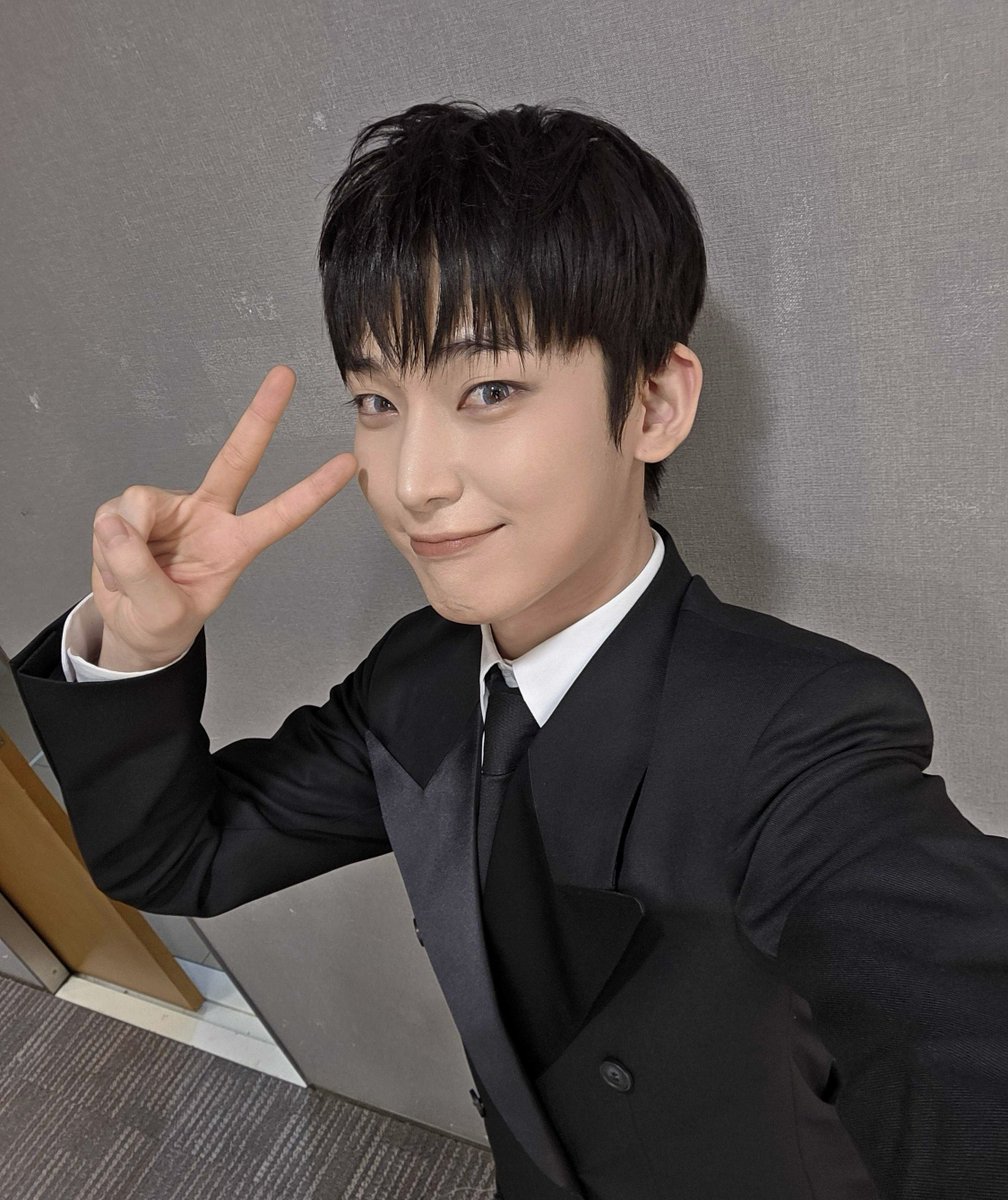enhypenweverse's tweet photo. [ #선우’s Post ] 250612

#SUNOO: ENGENEs, thank you so much for today as well 😭 Thanks to you, I think I can cheer up even more for these promotions!!

@ENHYPEN_members @ENHYPEN #ENHYPEN #엔하이픈 https://t.co/fz5ztK3rUG