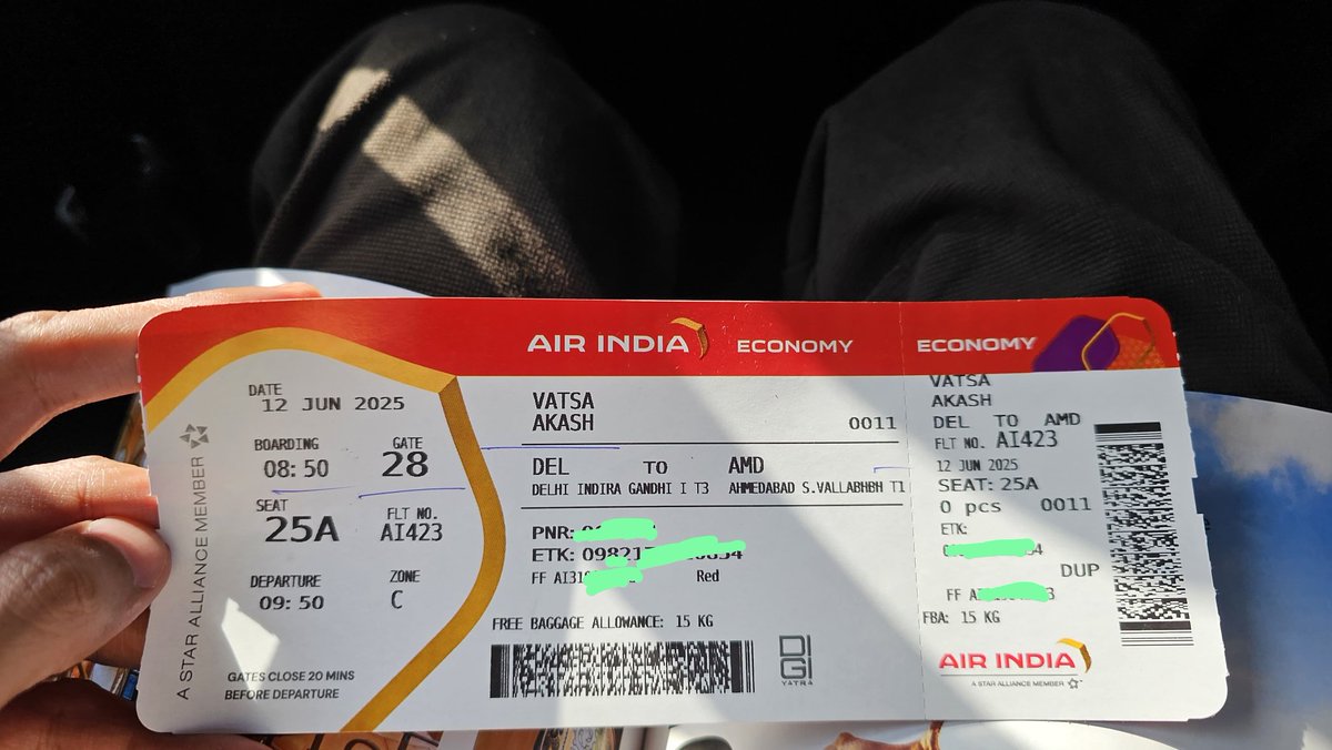 🙏❤️🧿JAI SHREE RADHEY KRISHNA JI🧿❤️🙏

People who wanted to check the credibility. Here's my boarding pass. Man, why would I firstly record video of the same plane and then post it? 

There's are negative people are around.