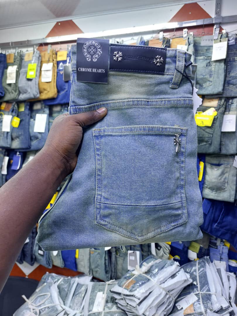 Hii jeans imenyooka sana kila mtu anaitamani akipita hapa

Maana nimevalisha mdoli🔥👌