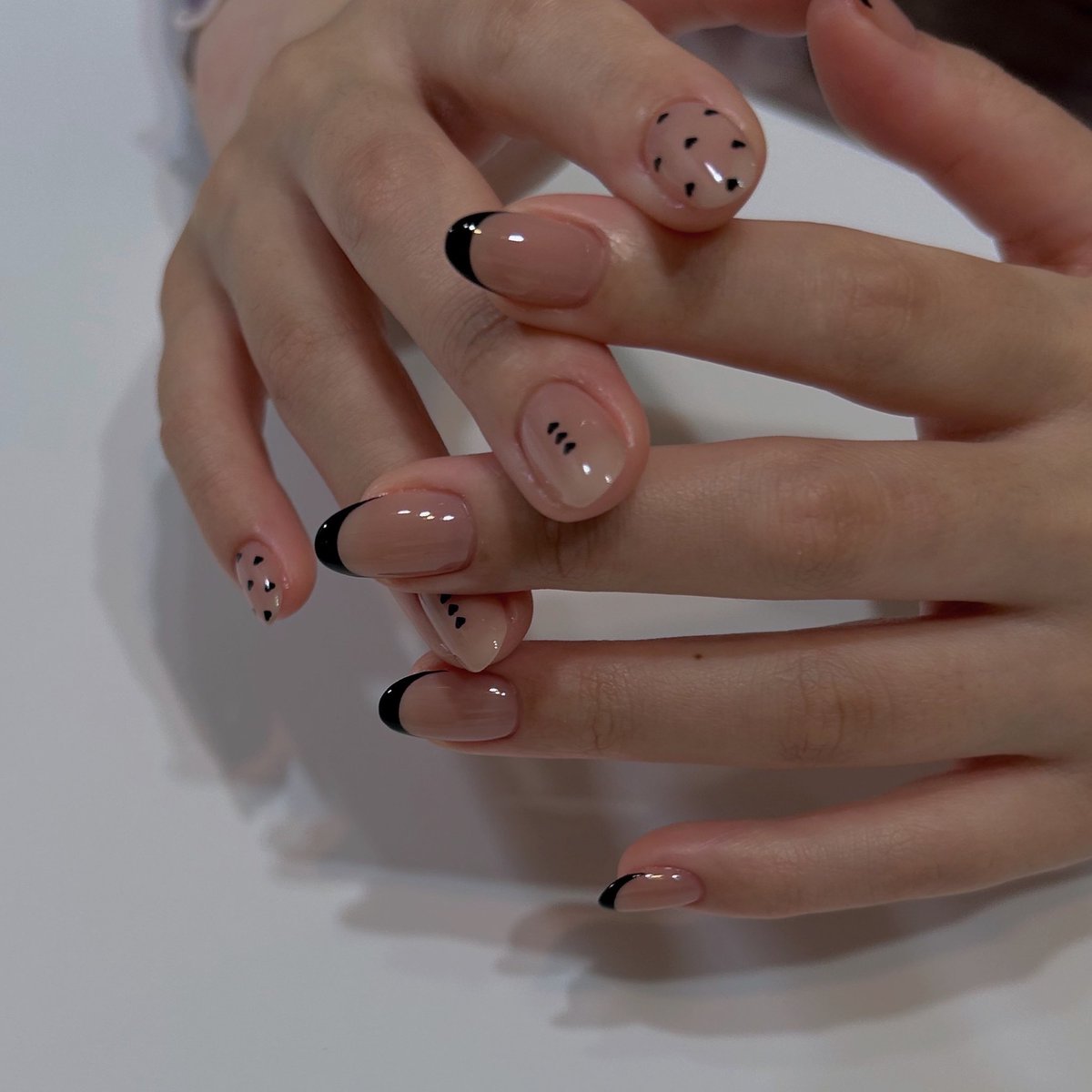 _nailzzz's tweet photo. アシメで取り入れてみたり https://t.co/iqau6gVrNa