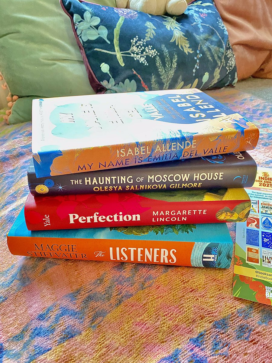 hayleylotusflo1's tweet image. Some more cheeky book purchases from my weekend in the Lake District - how long ago it seems now I’m stuck in bed - but at least I have lovely books from @The_Book_Lounge 

#books #booktwt #bookbuying #indiebookshops❤️