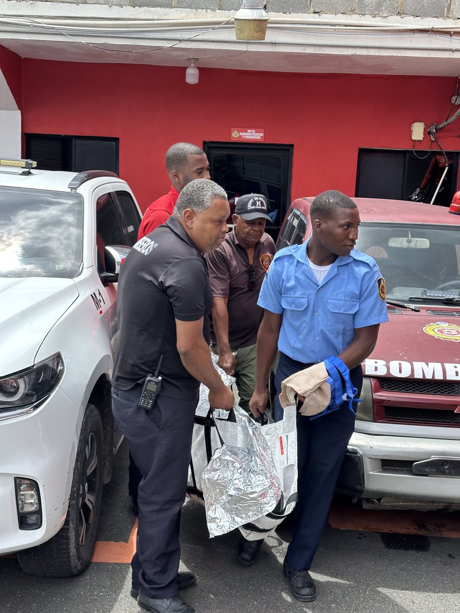 WrightStEM's tweet photo. Recently EM resident Dr. Steven Repas went on a medical mission trip to the Dominican Republic with @WSUBoonshoftSOM medical students utilizing WSU EM TEMS equipment. https://t.co/3DoihJrnLU