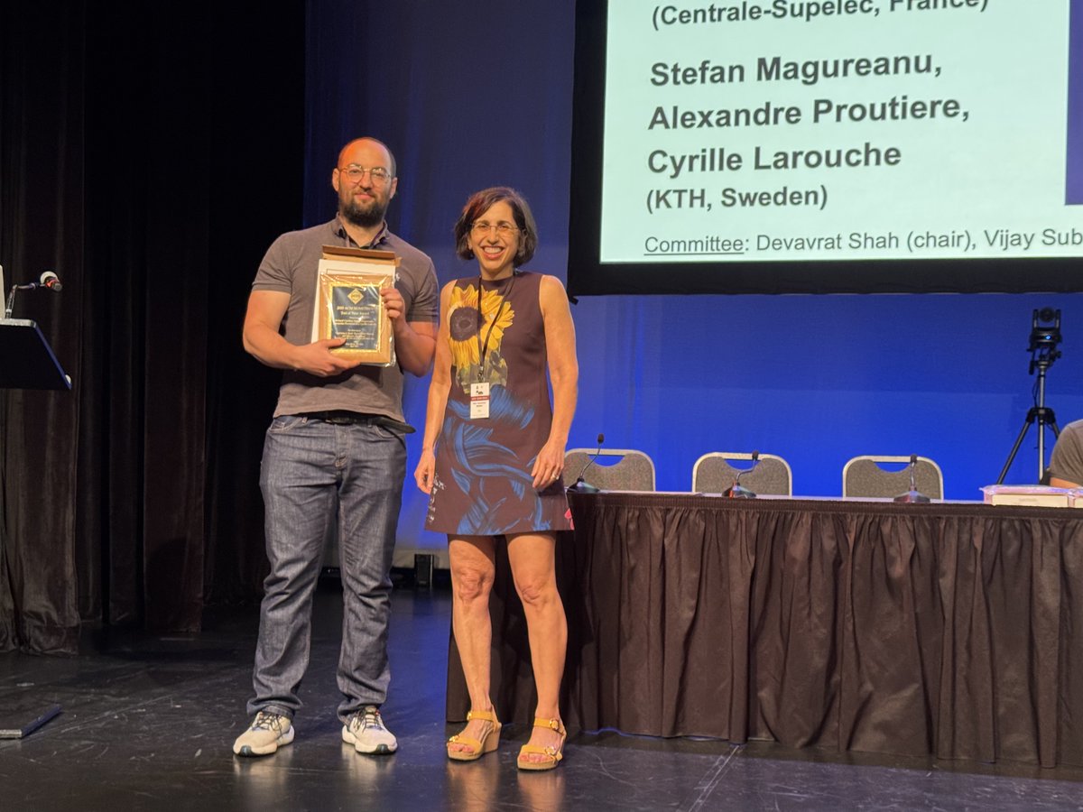 ACMSigmetrics's tweet image. ACM SIGMETRICS 2025: moments of Day 2 - part3 (awards)