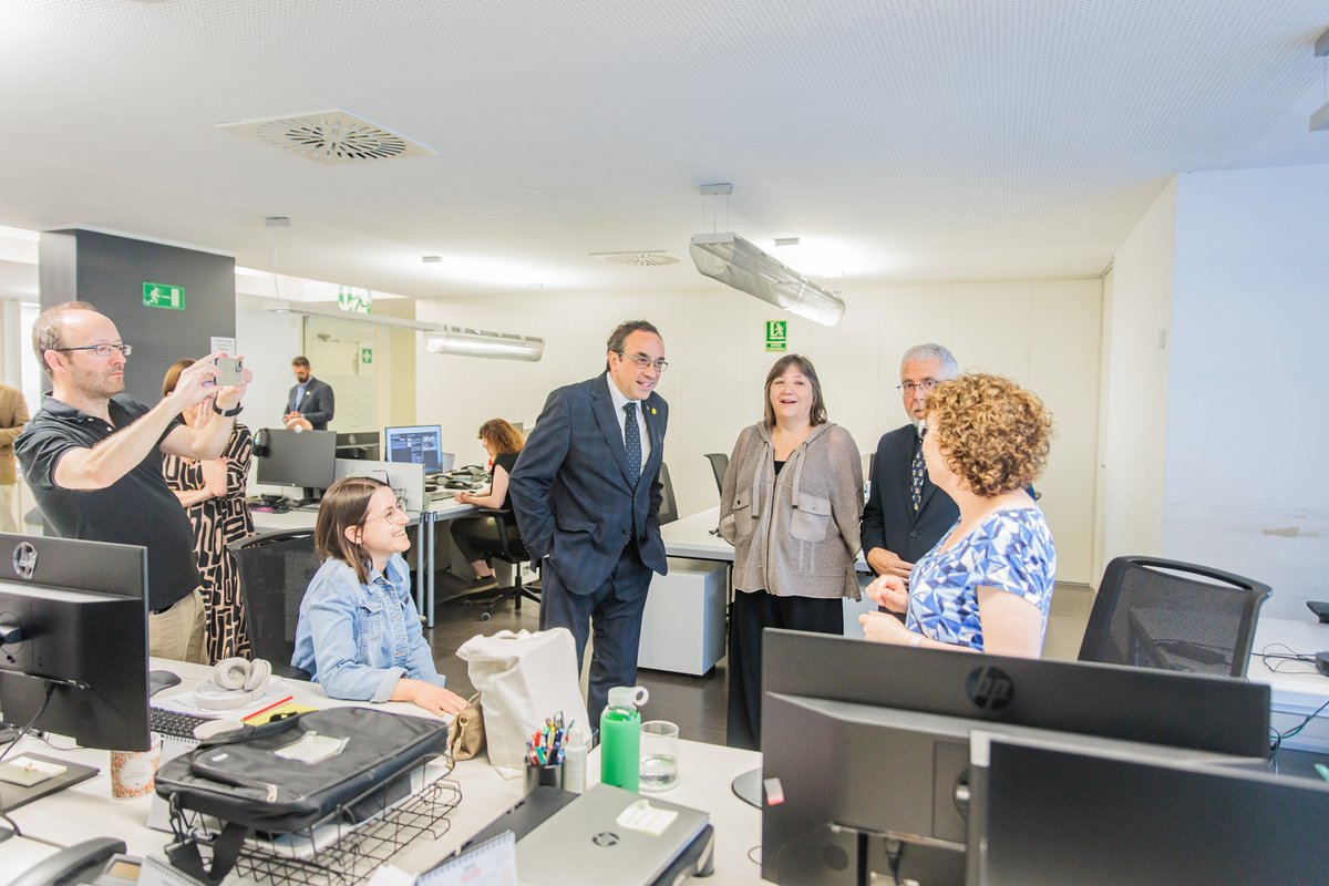 Parlament de Catalunya (@parlamentcat) on Twitter photo El president del <a href="/parlamentcat/">Parlament de Catalunya</a>, <a href="/joseprull/">Josep Rull i Andreu</a>, ha fet una visita oficial al <a href="/Consell_Audio/">CAC</a>, on ha estat rebut pel seu president <a href="/xevi_xirgo/">Xevi Xirgo</a>. Rull s’ha reunit amb els consellers i responsables de l’ens i n’ha visitat les instal·lacions. El president del <a href="/parlamentcat/">Parlament de Catalunya</a>, <a href="/joseprull/">Josep Rull i Andreu</a>, ha fet una visita oficial al <a href="/Consell_Audio/">CAC</a>, on ha estat rebut pel seu president <a href="/xevi_xirgo/">Xevi Xirgo</a>. Rull s’ha reunit amb els consellers i responsables de l’ens i n’ha visitat les instal·lacions.