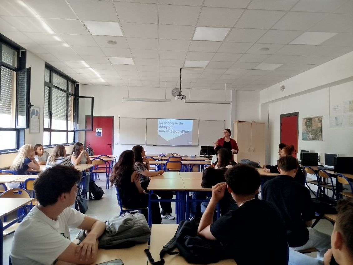 citescoZola28's tweet photo. 🎓 Nos élèves de 1ère &amp; Terminale ont assisté à une conférence sur la fabrique du complot, organisée avec le @Shoah_Memorial 

 👏Merci à Mme Quintin, Messieurs Saves &amp; Demerliac pour cet échange essentiel !
#Éducation #EspritCritique #Mémoire @ac_orleanstours https://t.co/q1A2YE0Lvf
