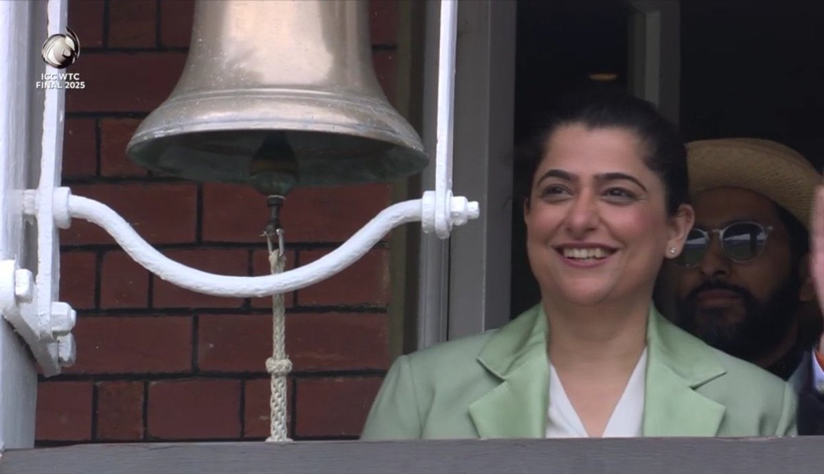 Moment of the Day ♥️

Former Pakistan captain Sana Mir ringing the iconic bell at Lord's 🇵🇰🫡 #WTCFinal #tapmad