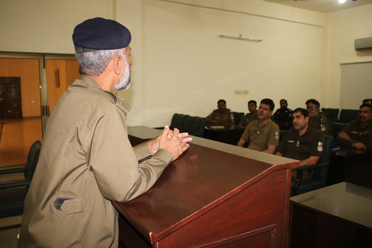 RSheikhupura's tweet image. آئی جی صاحب پنجاب پولیس کی کیپیسٹی بلڈنگ پالیسی کے تحت ریجنل ٹریننگ سنٹر آر پی او آفس شیخوپورہ ریجن میں تفتیشی افسران کی کارکردگی کو بہتر بنانے کے لیے کورسز کا سلسلہ جاری۔
شیخوپورہ اور ریجن کے تینوں اضلاع سےتفتیشی افسران نے شرکت کی۔
#PunjabPolice #BuildingForBetter